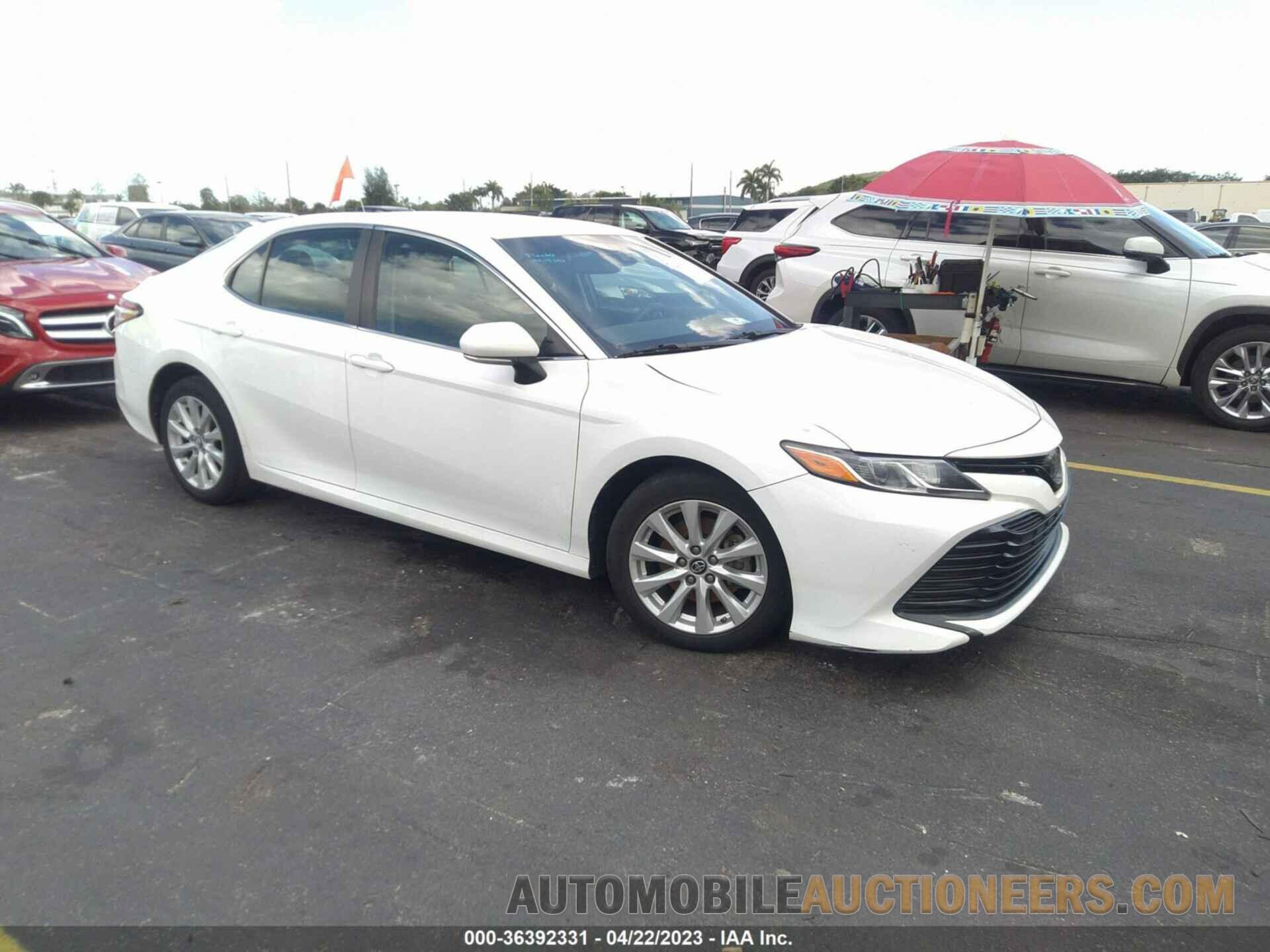 4T1B11HK2JU542823 TOYOTA CAMRY 2018