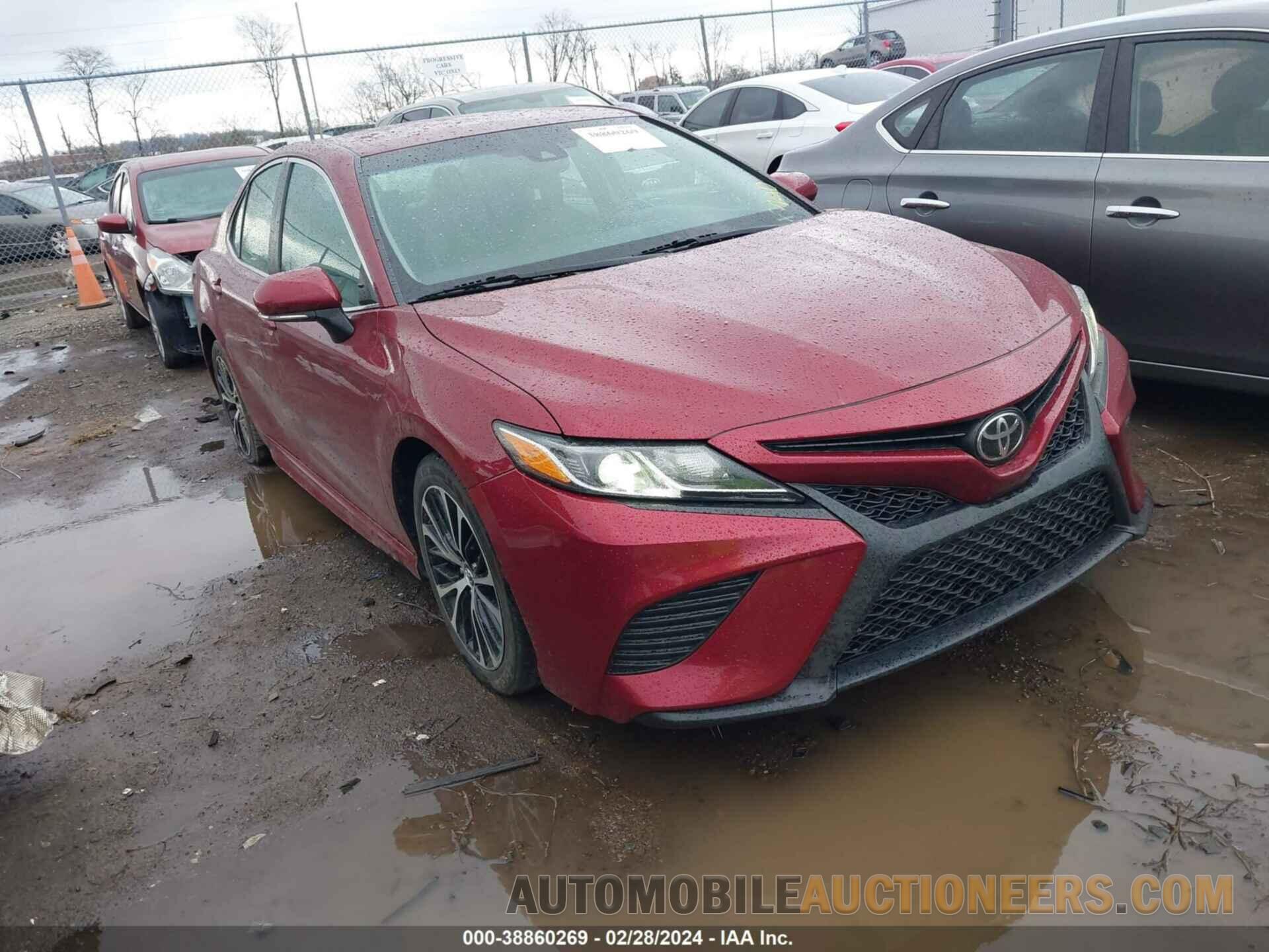 4T1B11HK2JU543020 TOYOTA CAMRY 2018