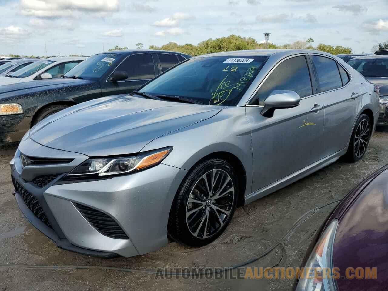 4T1B11HK2JU544068 TOYOTA CAMRY 2018