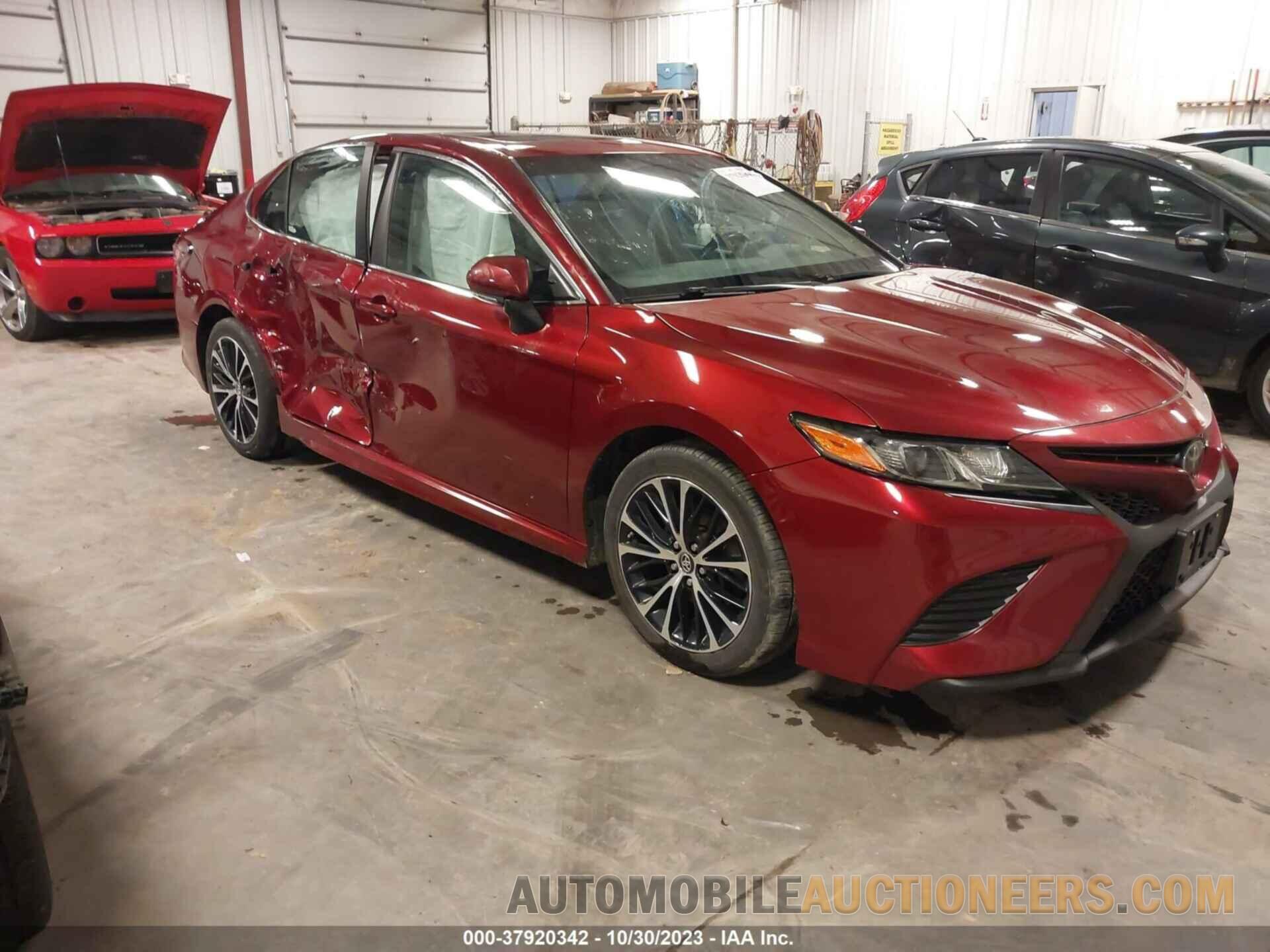 4T1B11HK2JU551294 TOYOTA CAMRY 2018