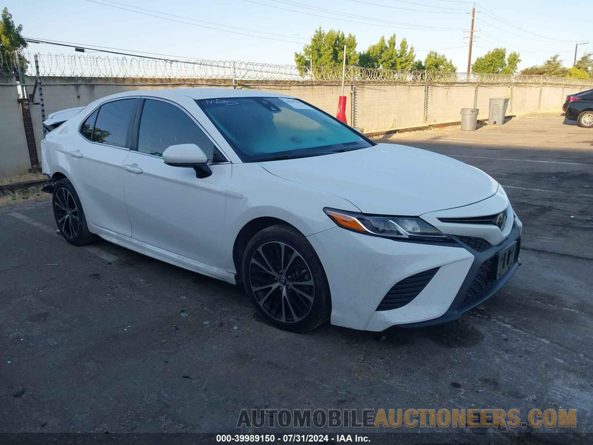 4T1B11HK2JU552008 TOYOTA CAMRY 2018