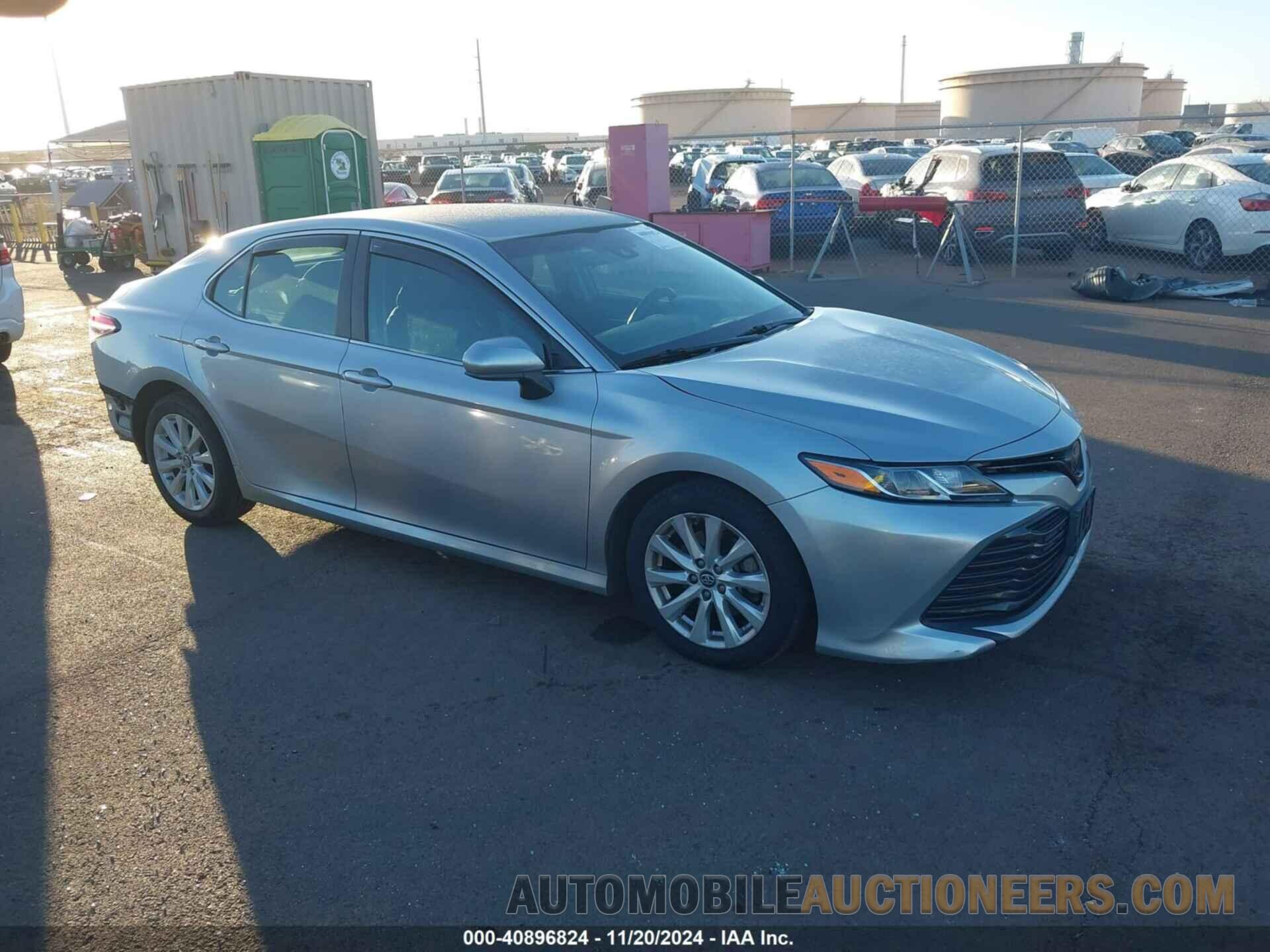 4T1B11HK2JU555068 TOYOTA CAMRY 2018