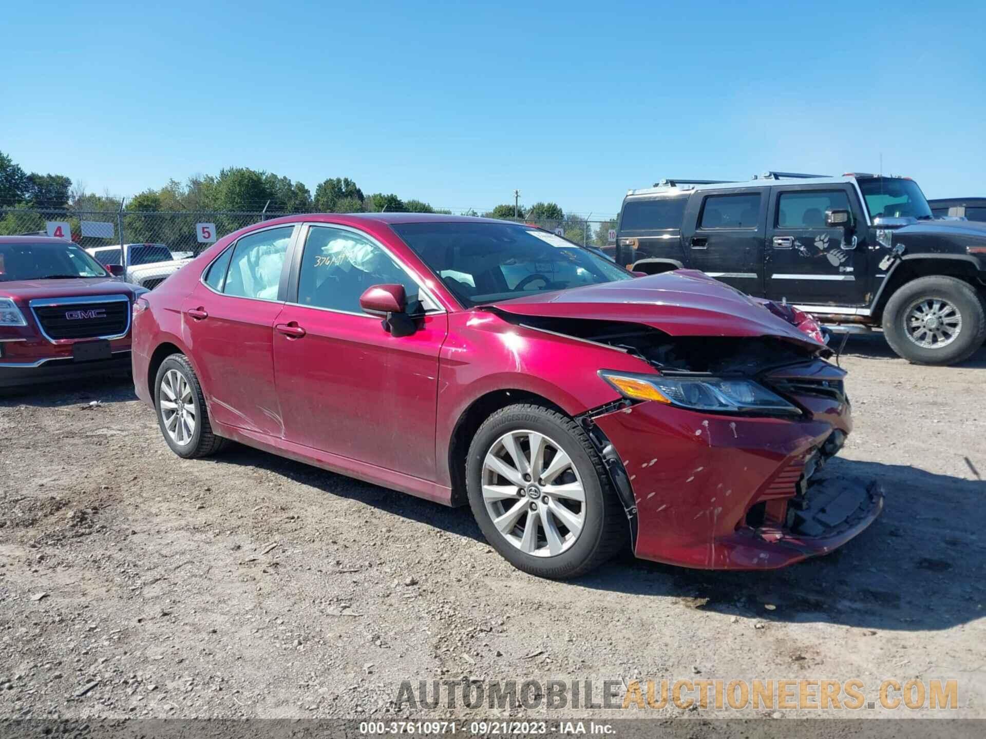 4T1B11HK2JU555393 TOYOTA CAMRY 2018