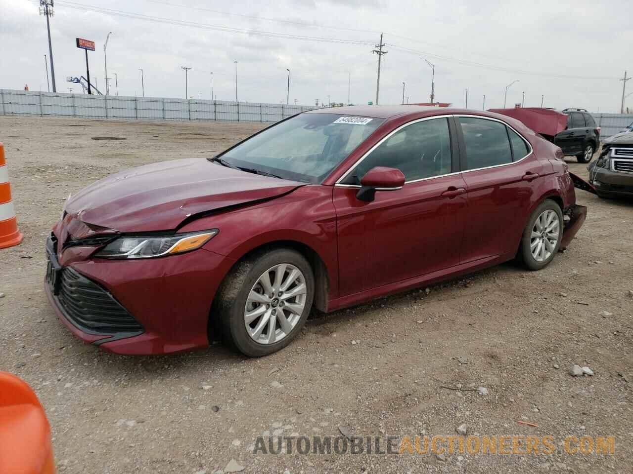 4T1B11HK2JU555832 TOYOTA CAMRY 2018