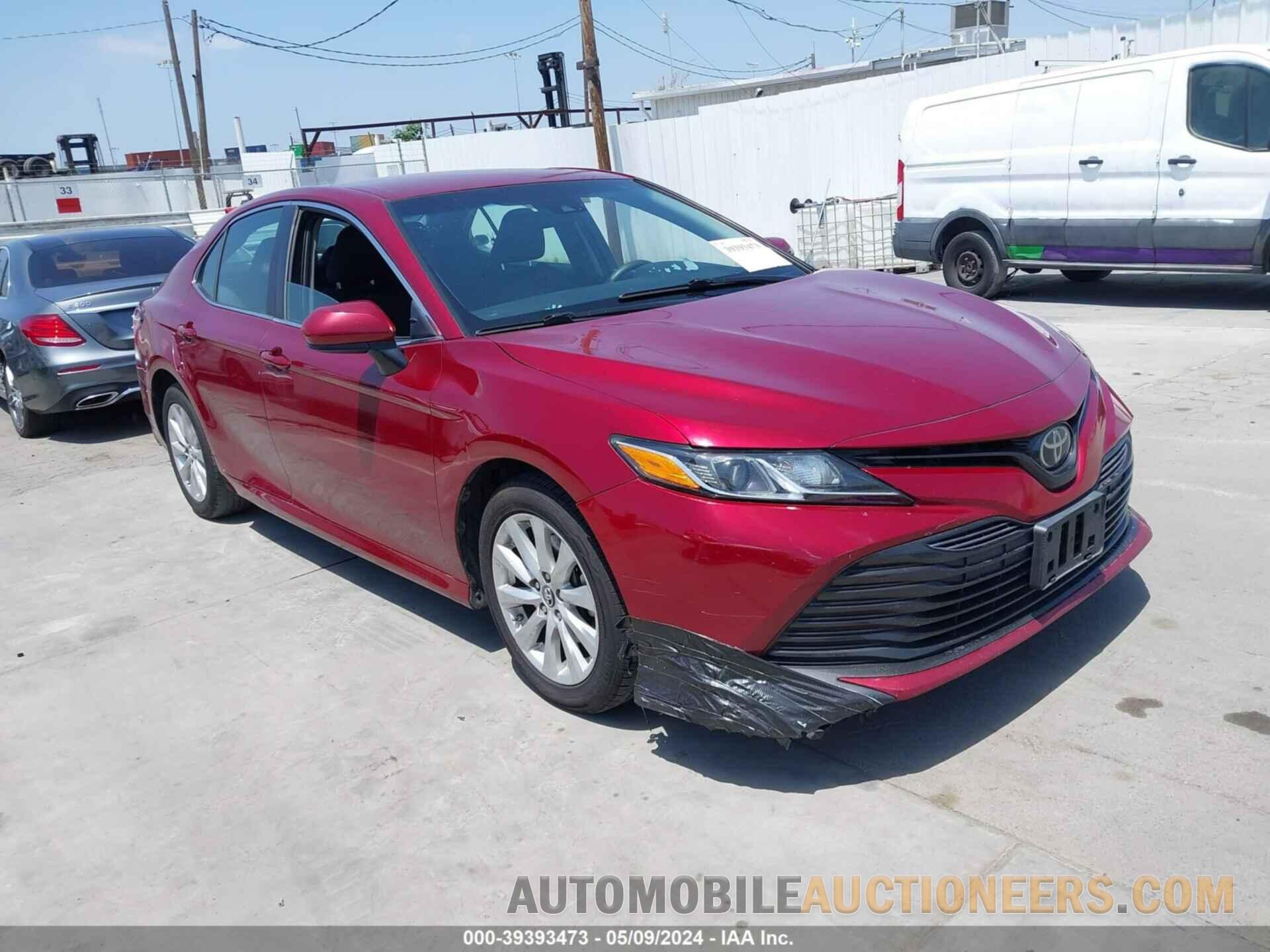 4T1B11HK2JU560111 TOYOTA CAMRY 2018