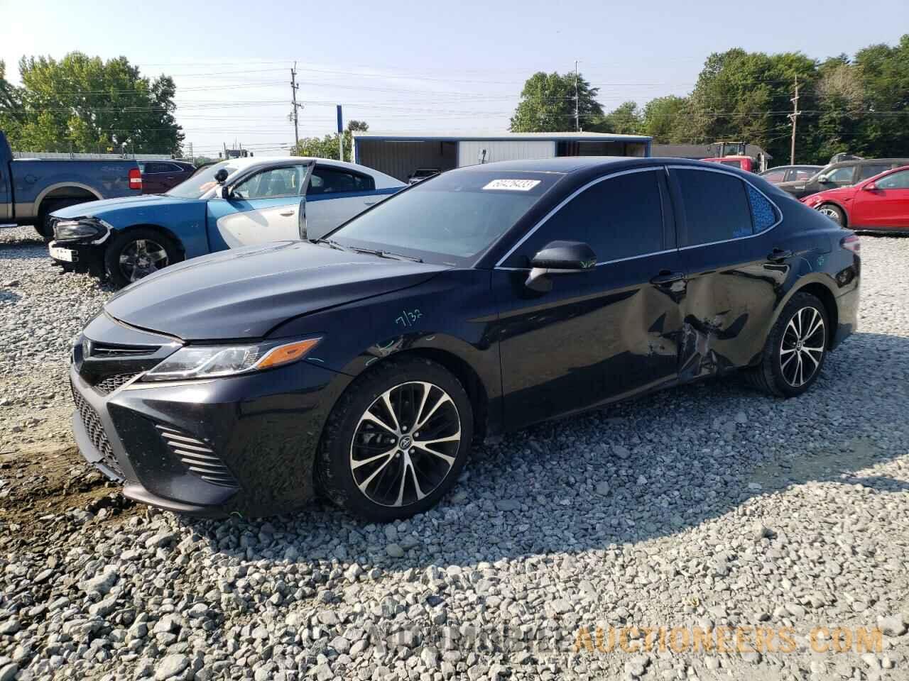 4T1B11HK2JU560402 TOYOTA CAMRY 2018