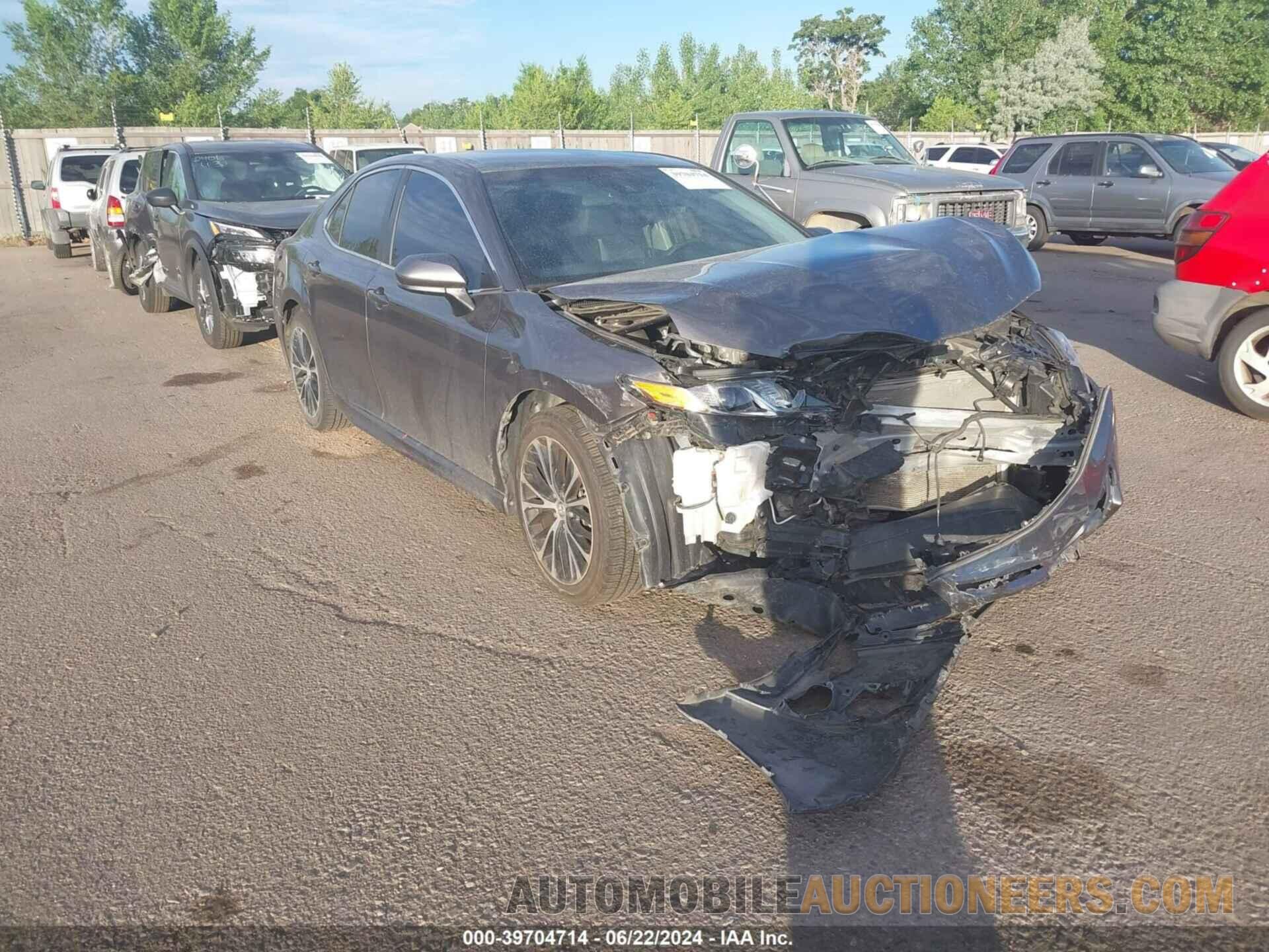 4T1B11HK2JU560898 TOYOTA CAMRY 2018