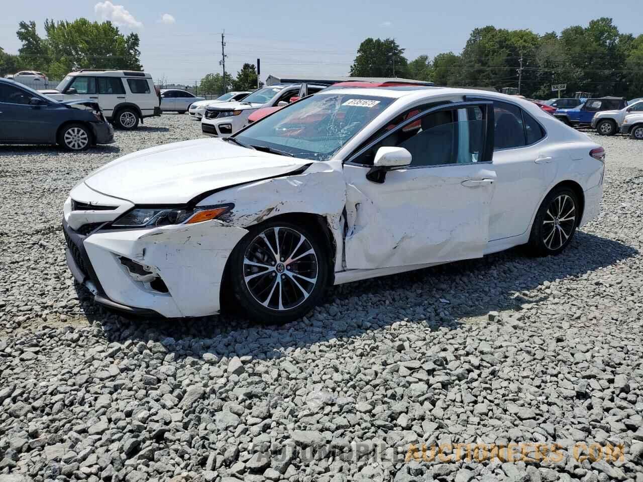 4T1B11HK2JU561324 TOYOTA CAMRY 2018