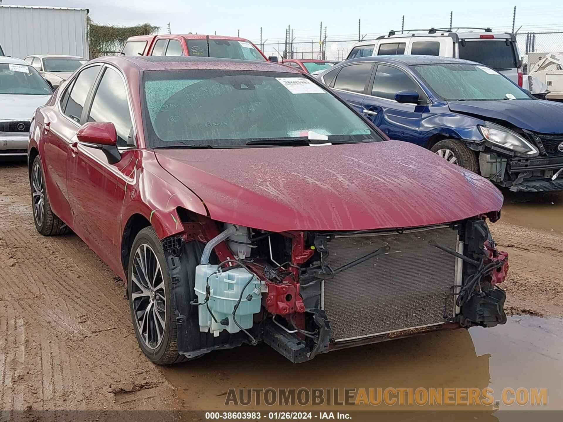 4T1B11HK2JU561405 TOYOTA CAMRY 2018