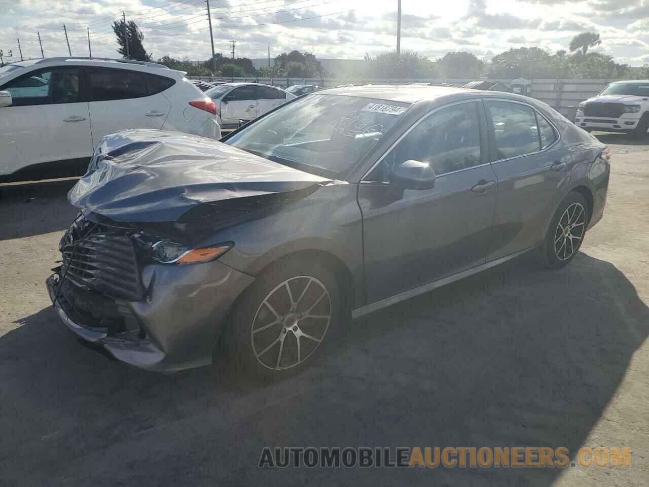 4T1B11HK2JU561453 TOYOTA CAMRY 2018