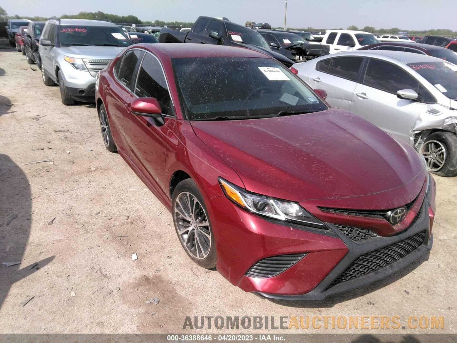 4T1B11HK2JU561629 TOYOTA CAMRY 2018