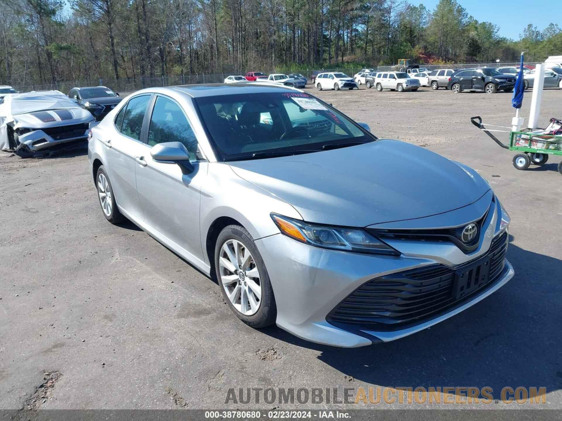 4T1B11HK2JU561694 TOYOTA CAMRY 2018