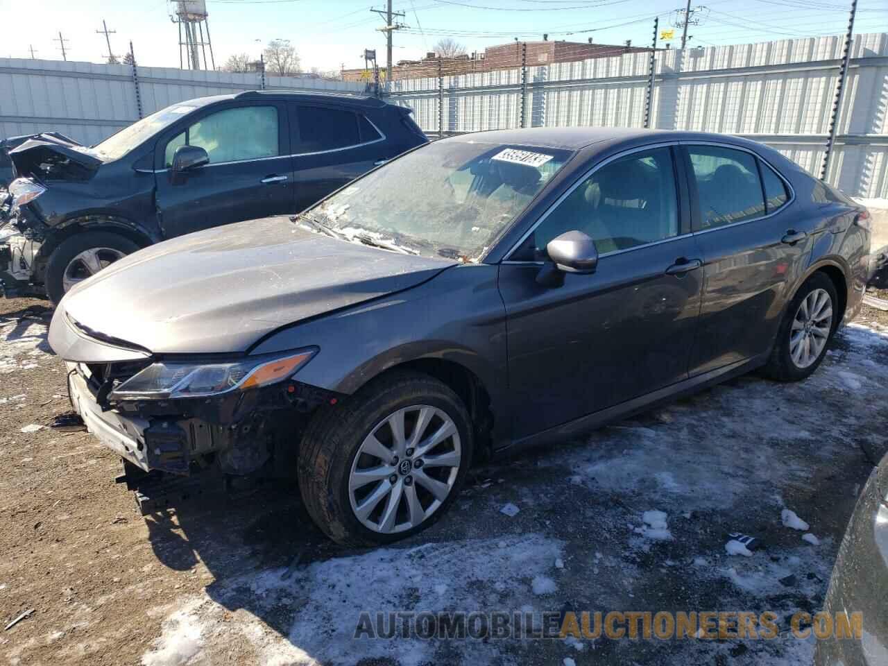 4T1B11HK2JU563476 TOYOTA CAMRY 2018