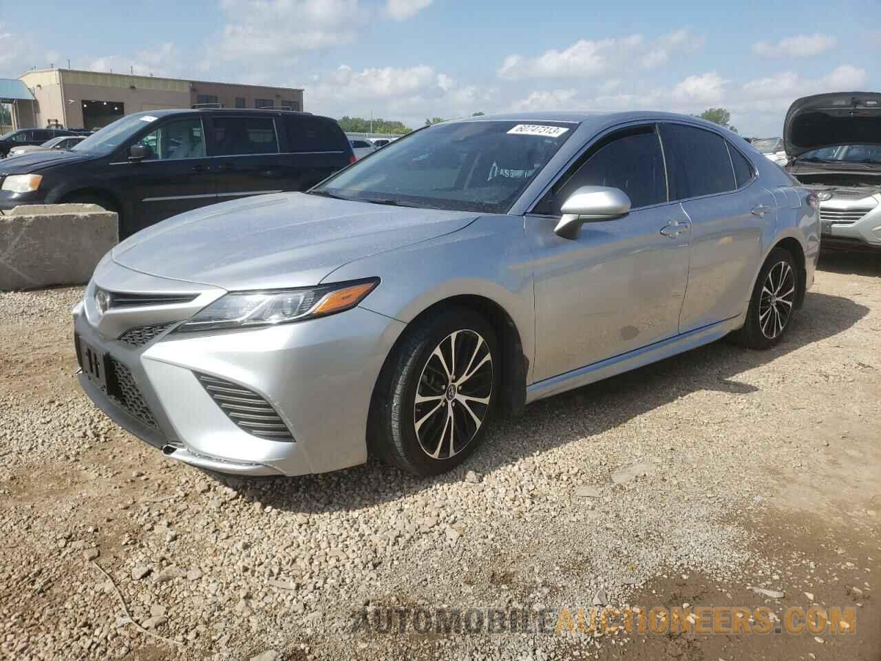 4T1B11HK2JU563798 TOYOTA CAMRY 2018