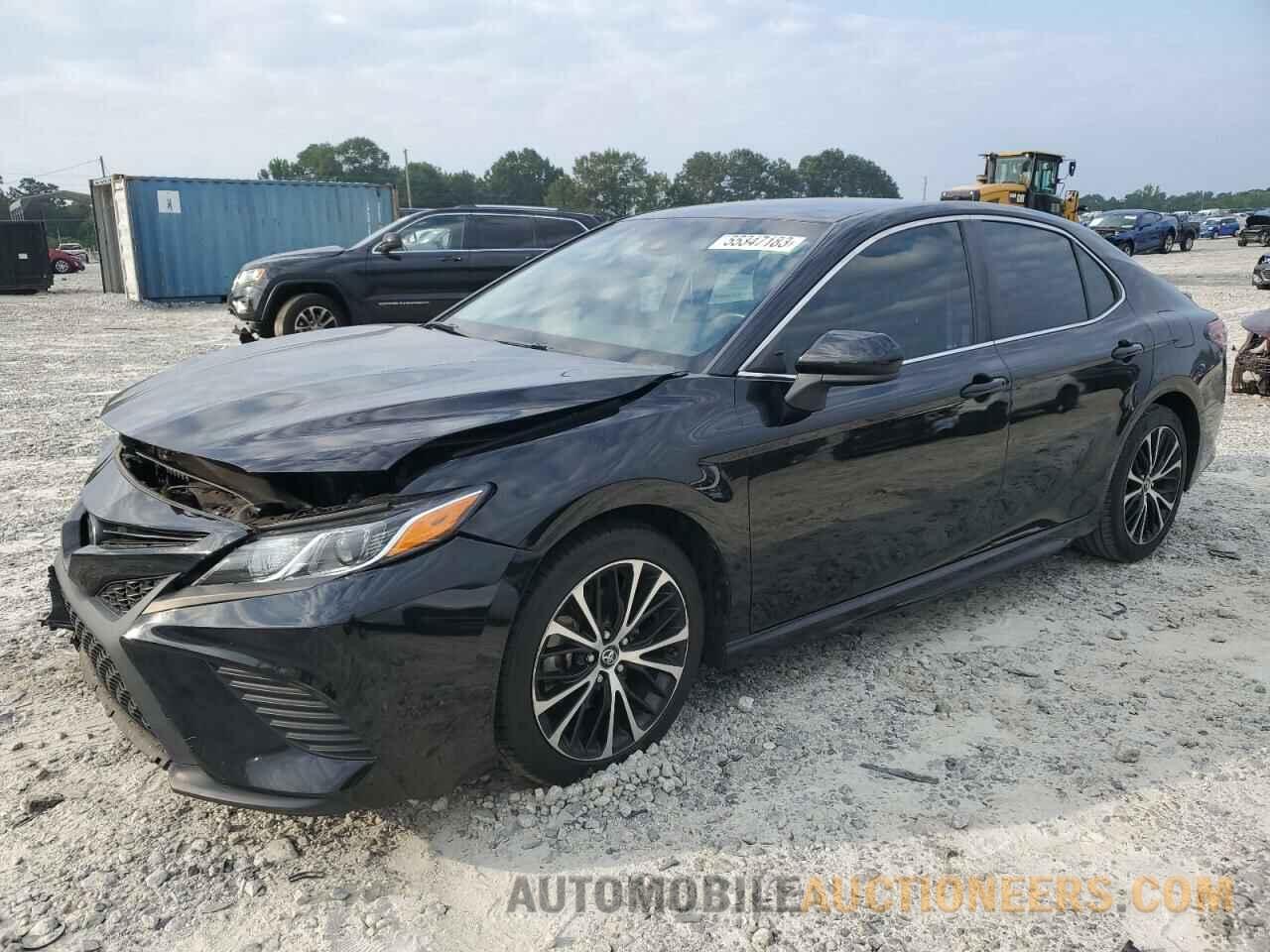 4T1B11HK2JU564143 TOYOTA CAMRY 2018