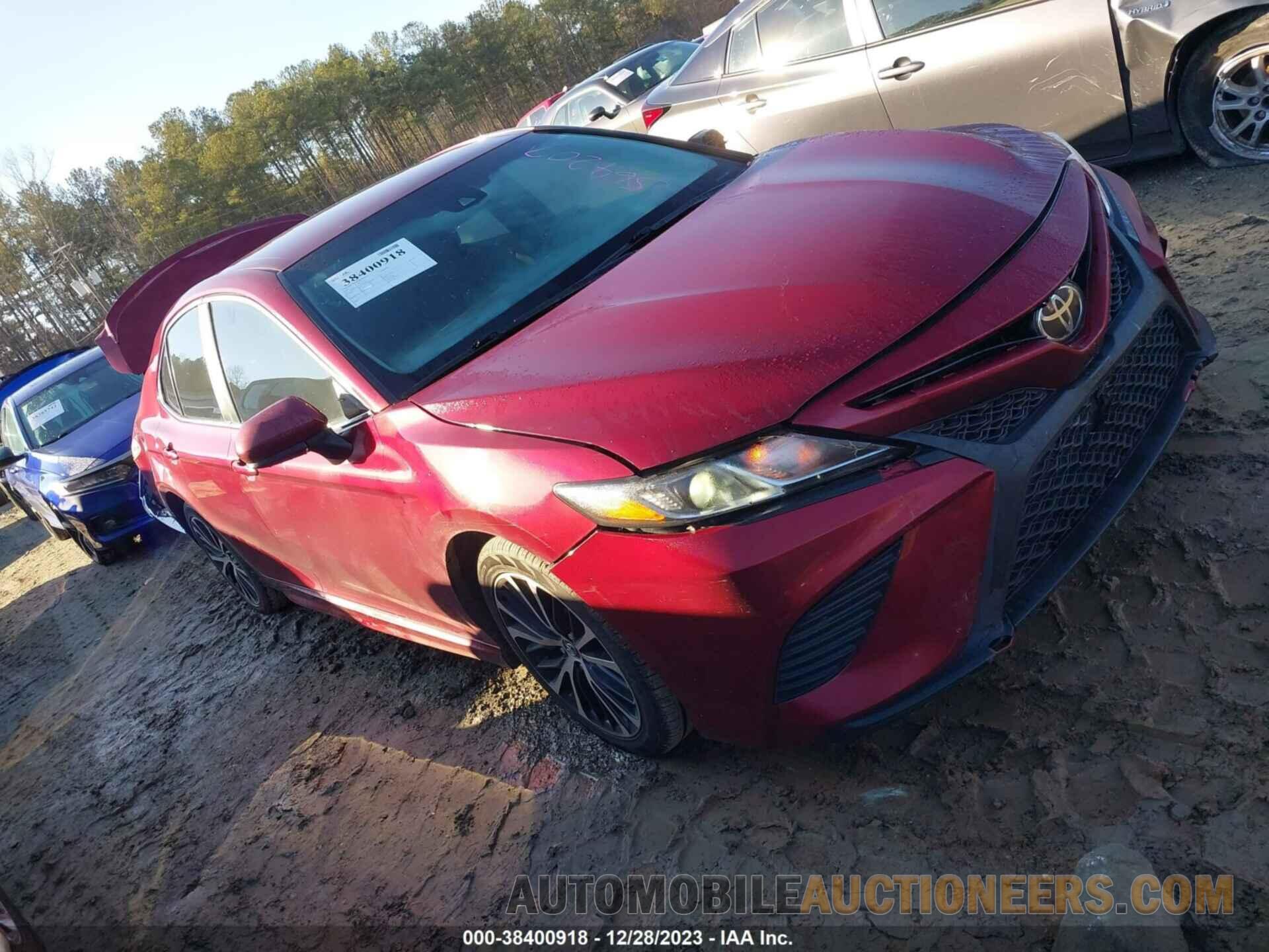 4T1B11HK2JU564207 TOYOTA CAMRY 2018