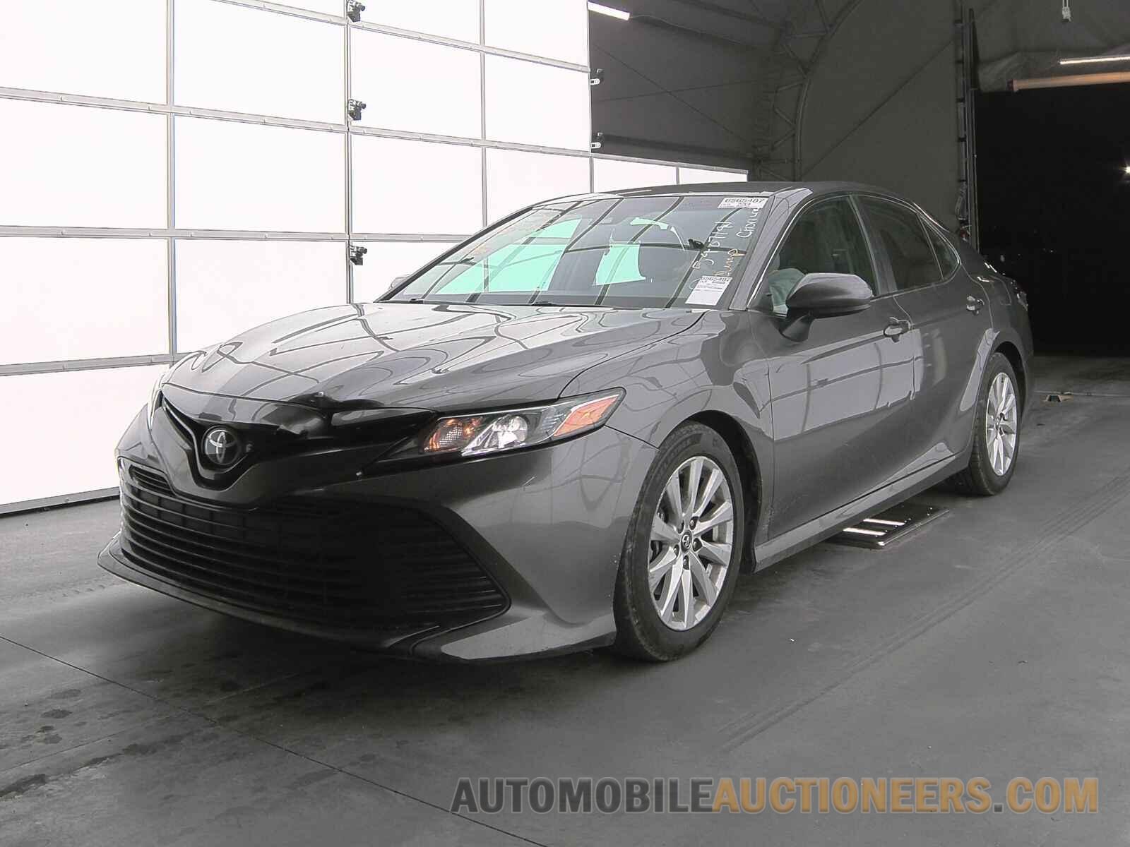 4T1B11HK2JU564868 Toyota Camry 2018