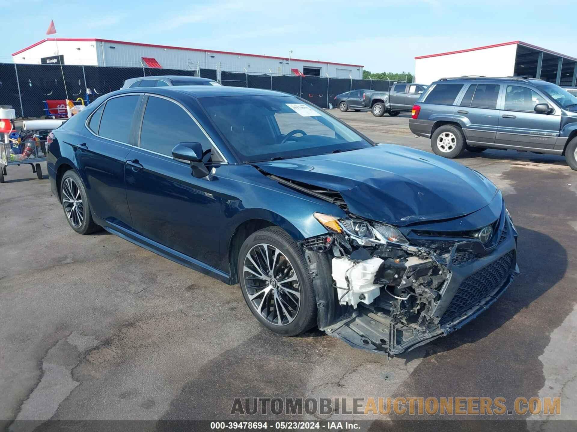 4T1B11HK2JU565437 TOYOTA CAMRY 2018