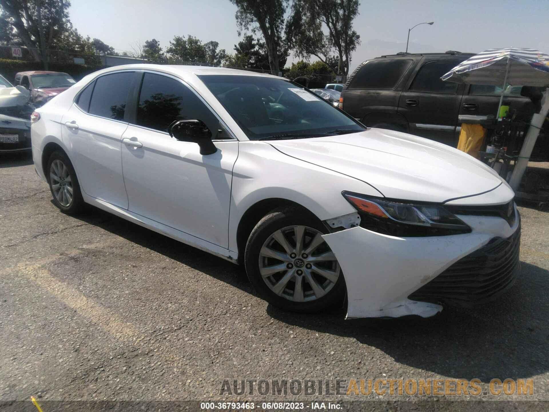 4T1B11HK2JU565440 TOYOTA CAMRY 2018