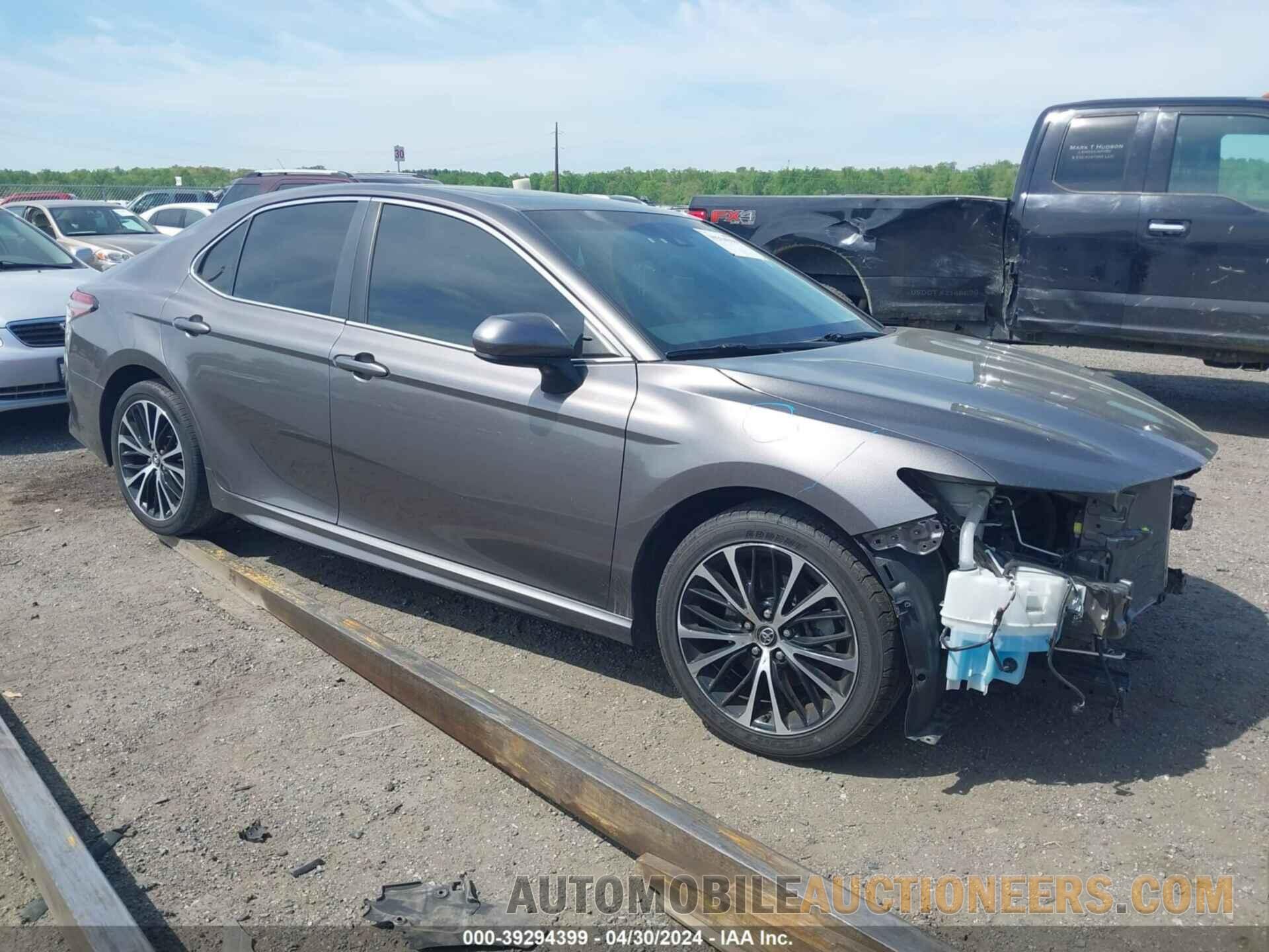 4T1B11HK2JU565549 TOYOTA CAMRY 2018