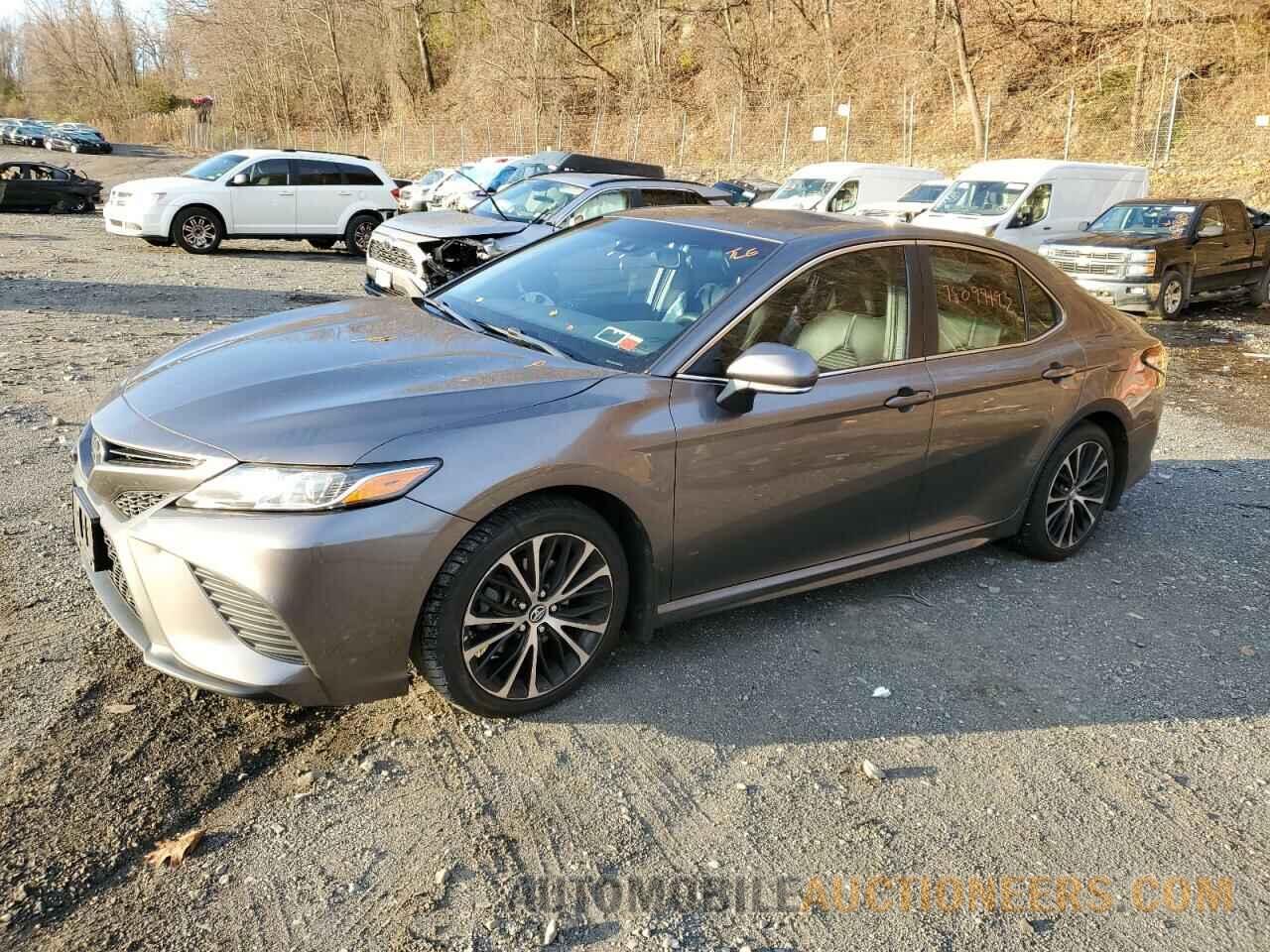 4T1B11HK2JU565616 TOYOTA CAMRY 2018