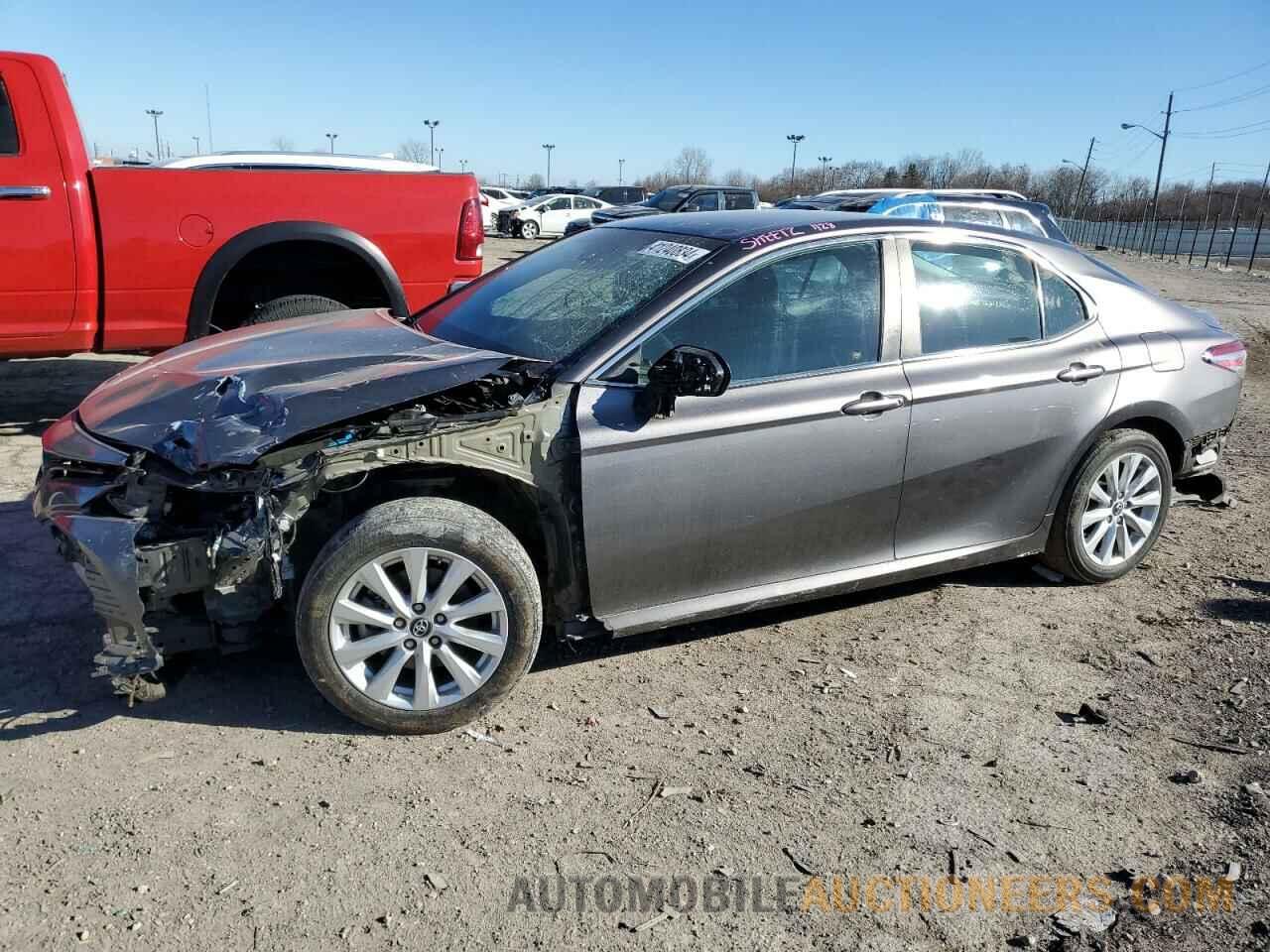 4T1B11HK2JU567981 TOYOTA CAMRY 2018