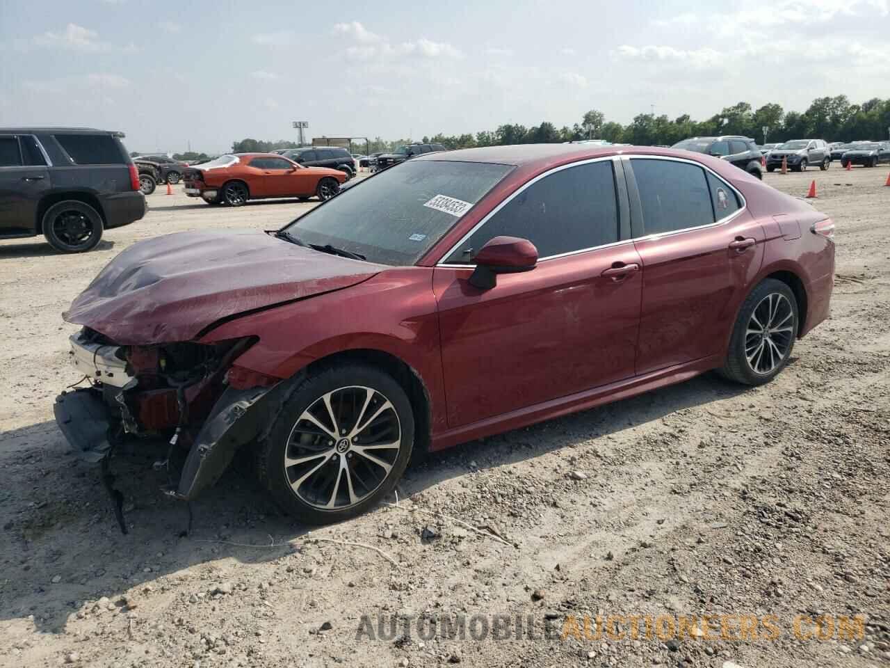 4T1B11HK2JU568306 TOYOTA CAMRY 2018