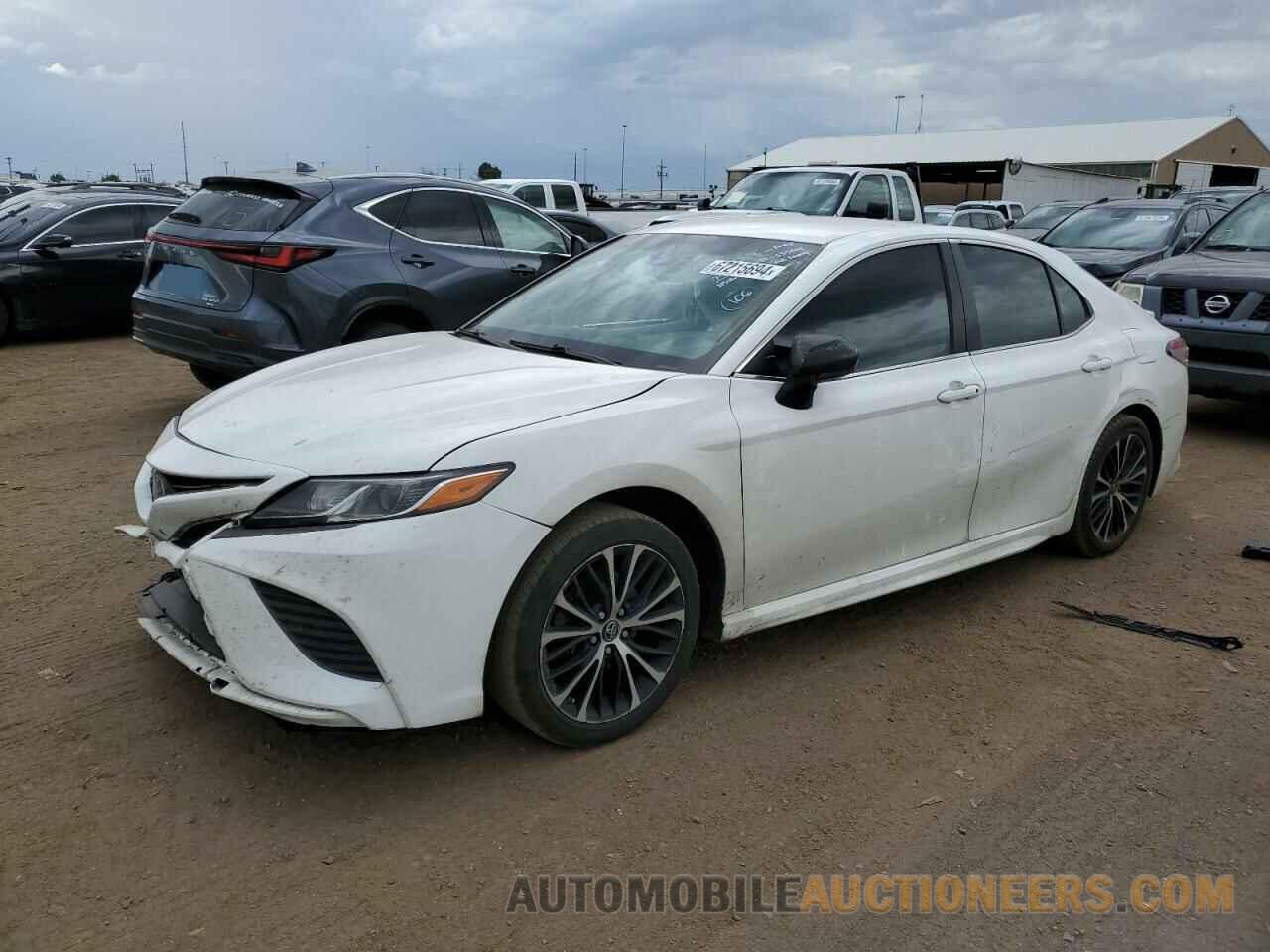 4T1B11HK2JU568516 TOYOTA CAMRY 2018