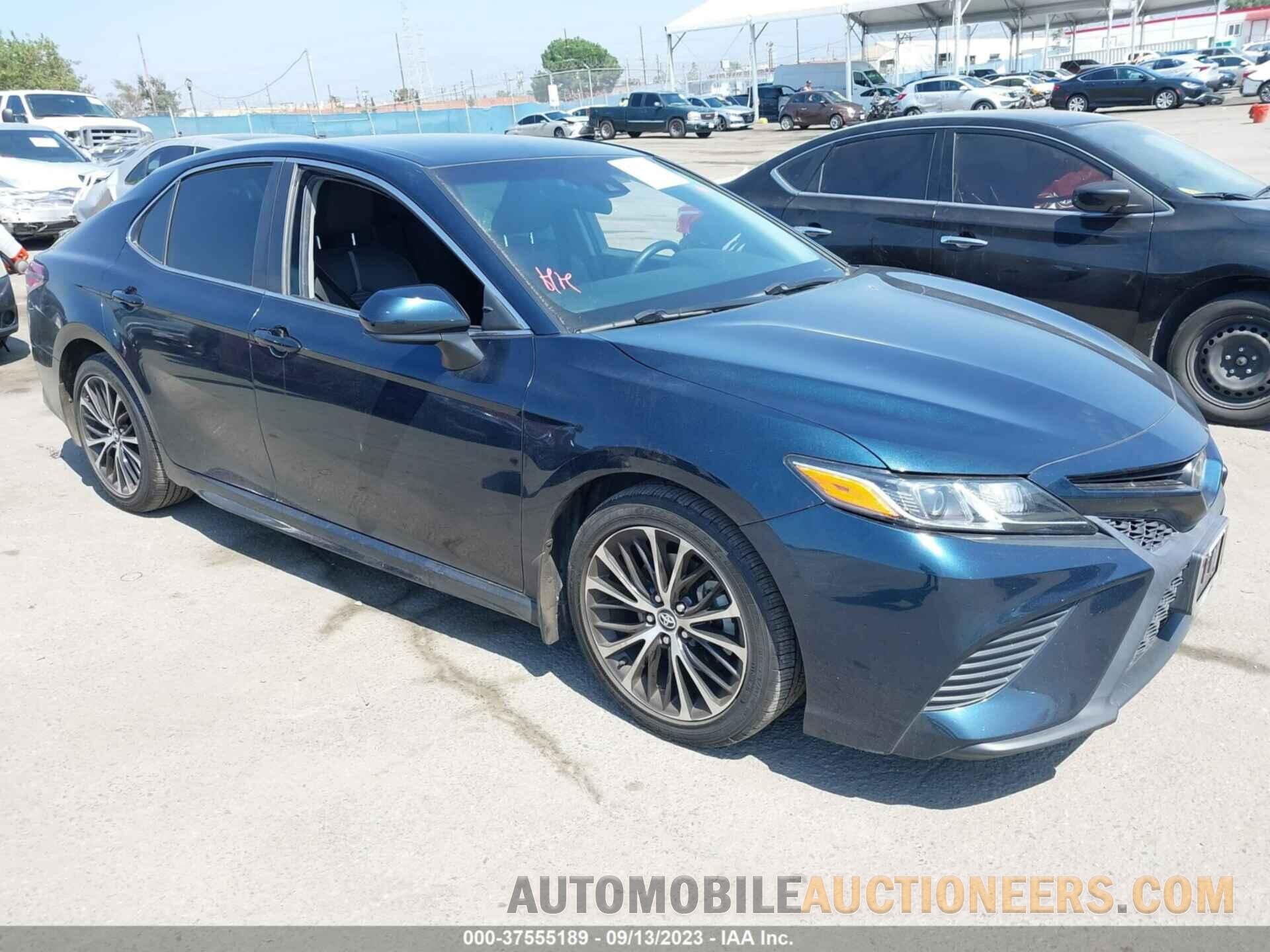 4T1B11HK2JU570685 TOYOTA CAMRY 2018