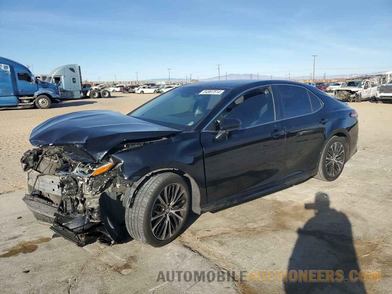 4T1B11HK2JU570721 TOYOTA CAMRY 2018