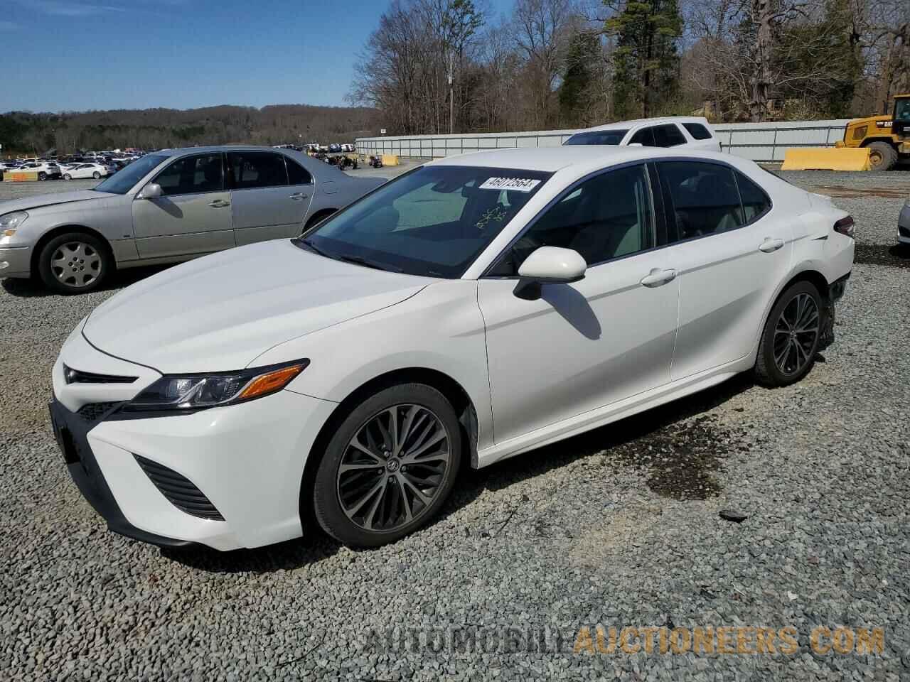 4T1B11HK2JU570900 TOYOTA CAMRY 2018