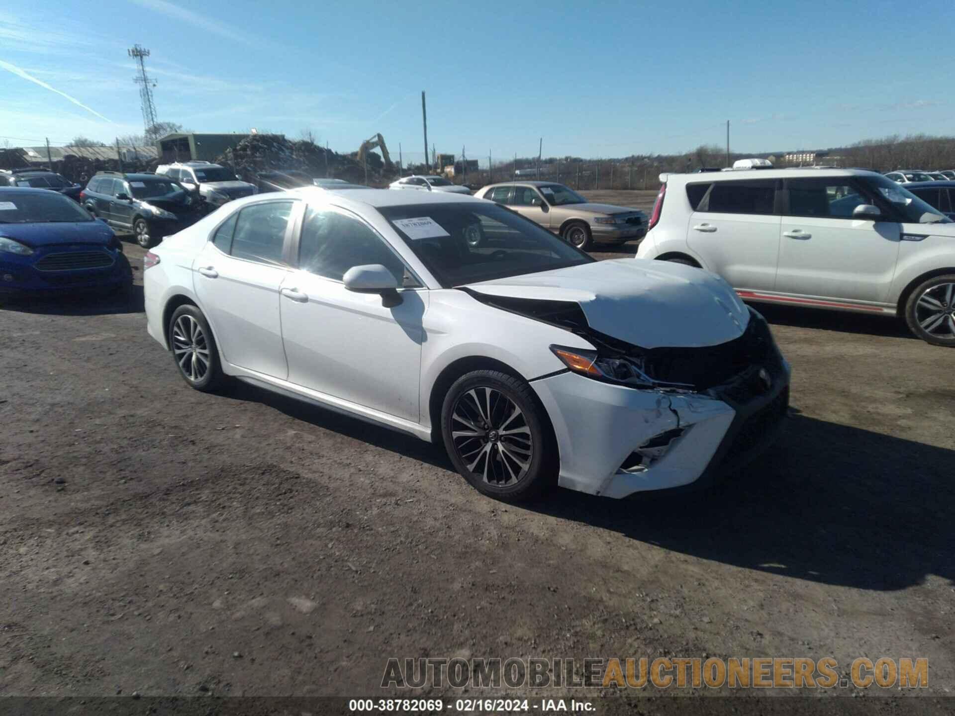 4T1B11HK2JU574008 TOYOTA CAMRY 2018