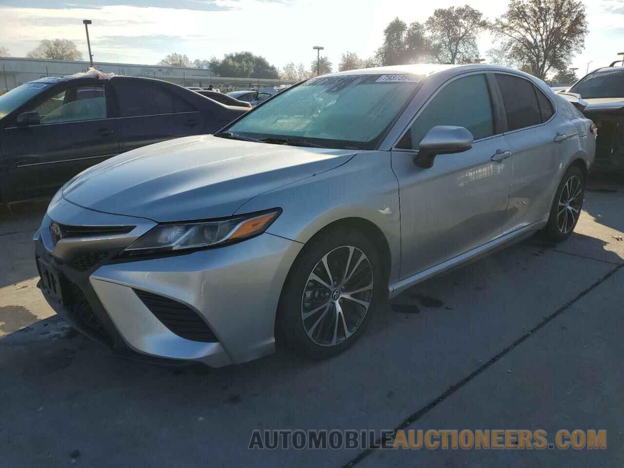 4T1B11HK2JU574364 TOYOTA CAMRY 2018