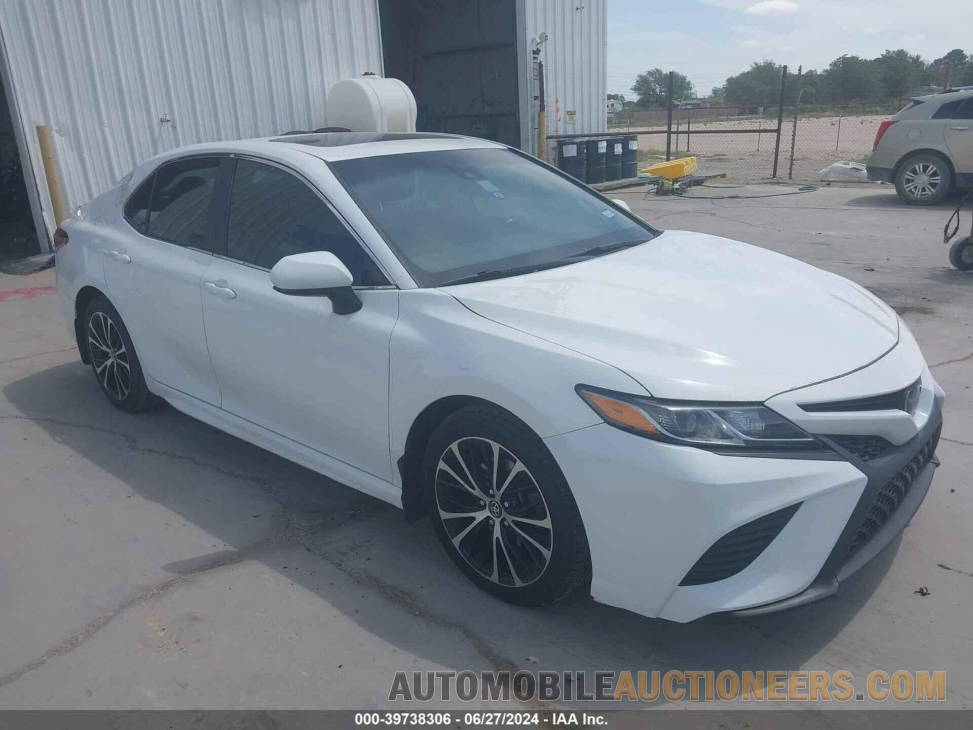 4T1B11HK2JU575126 TOYOTA CAMRY 2018