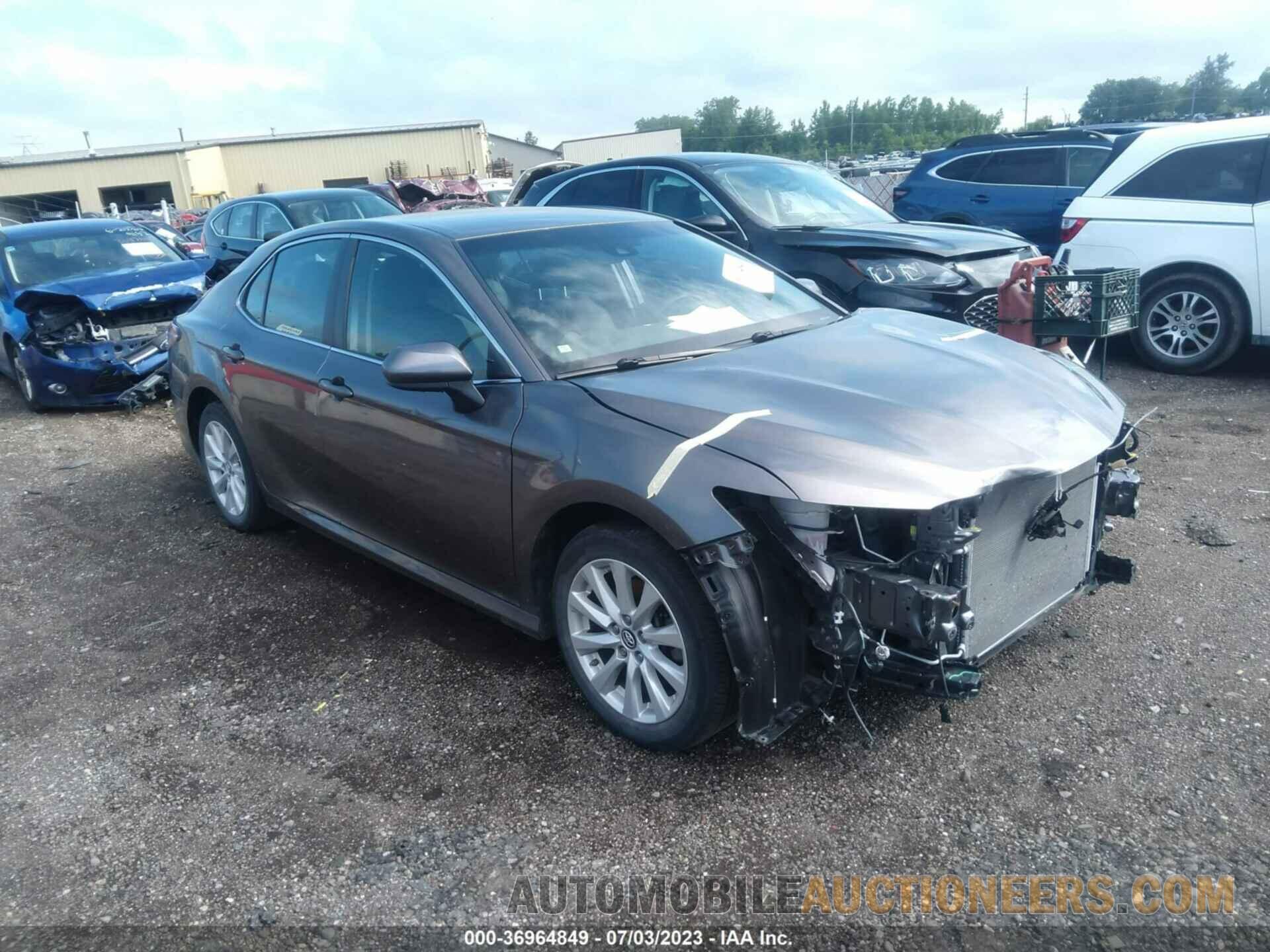 4T1B11HK2JU576812 TOYOTA CAMRY 2018