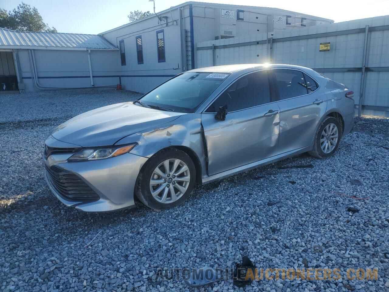 4T1B11HK2JU577667 TOYOTA CAMRY 2018