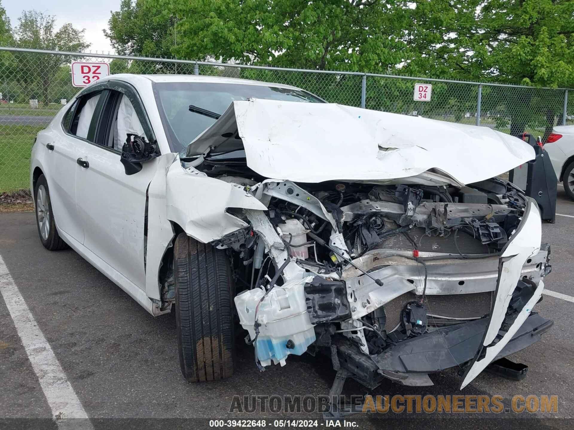 4T1B11HK2JU577832 TOYOTA CAMRY 2018