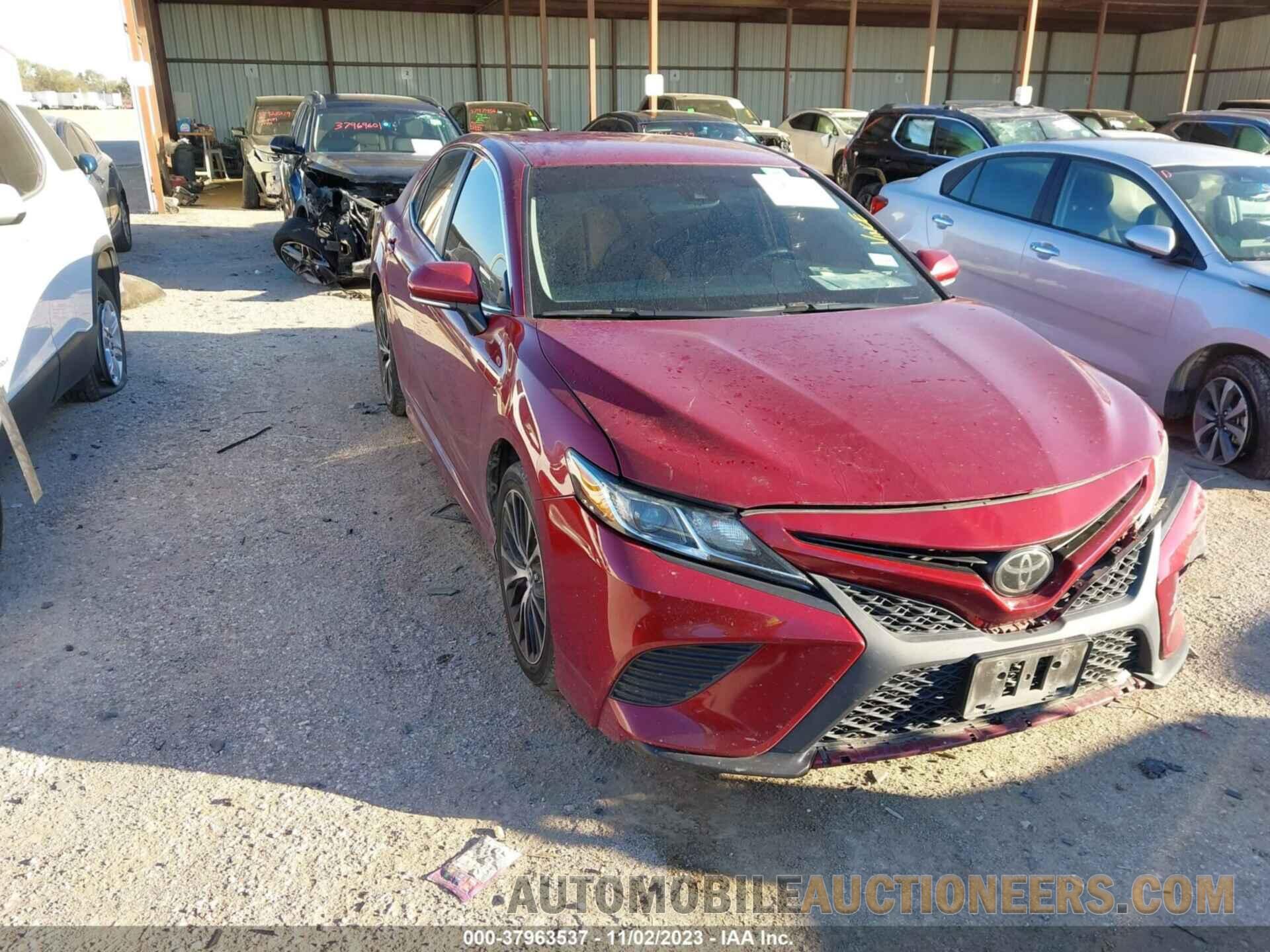 4T1B11HK2JU578608 TOYOTA CAMRY 2018