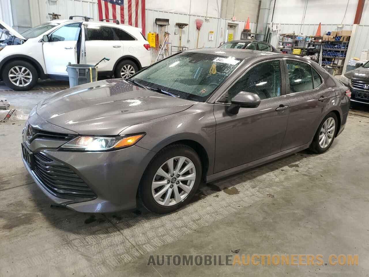 4T1B11HK2JU579497 TOYOTA CAMRY 2018