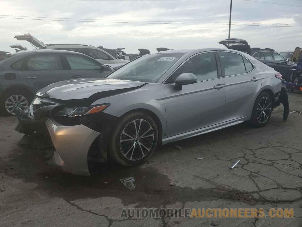 4T1B11HK2JU581492 TOYOTA CAMRY 2018