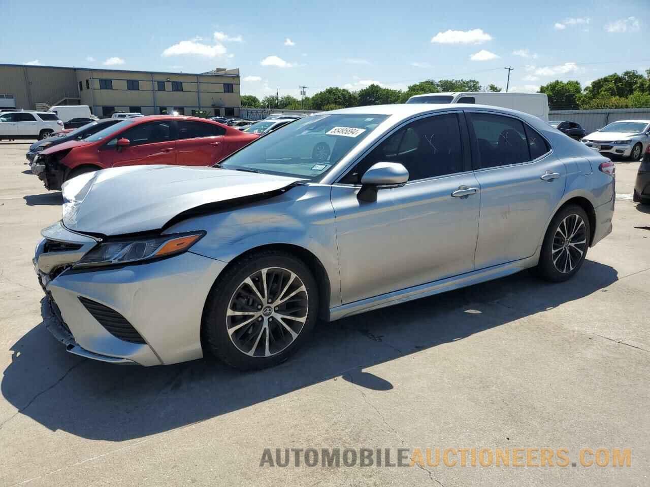 4T1B11HK2JU581654 TOYOTA CAMRY 2018