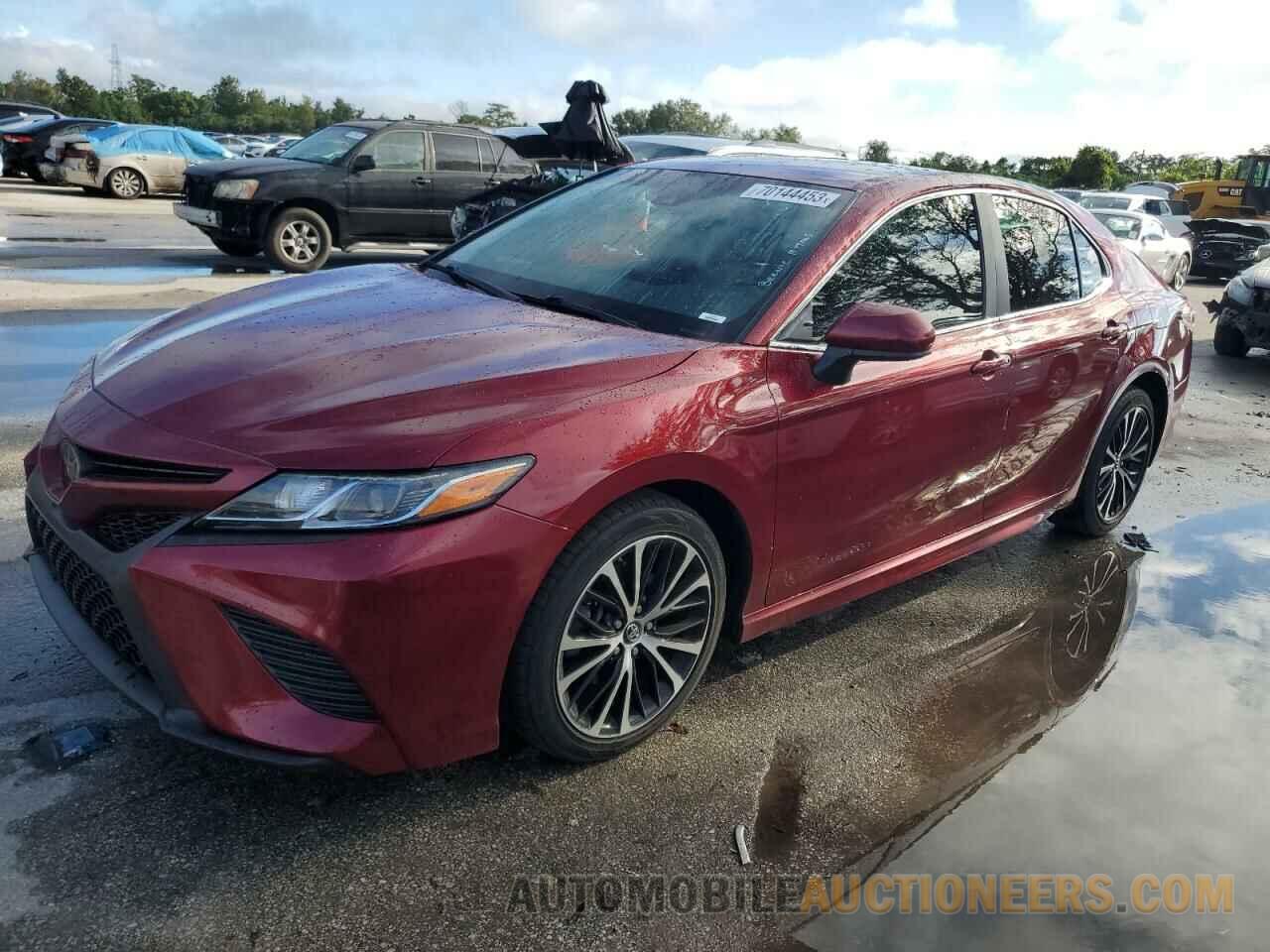 4T1B11HK2JU581833 TOYOTA CAMRY 2018