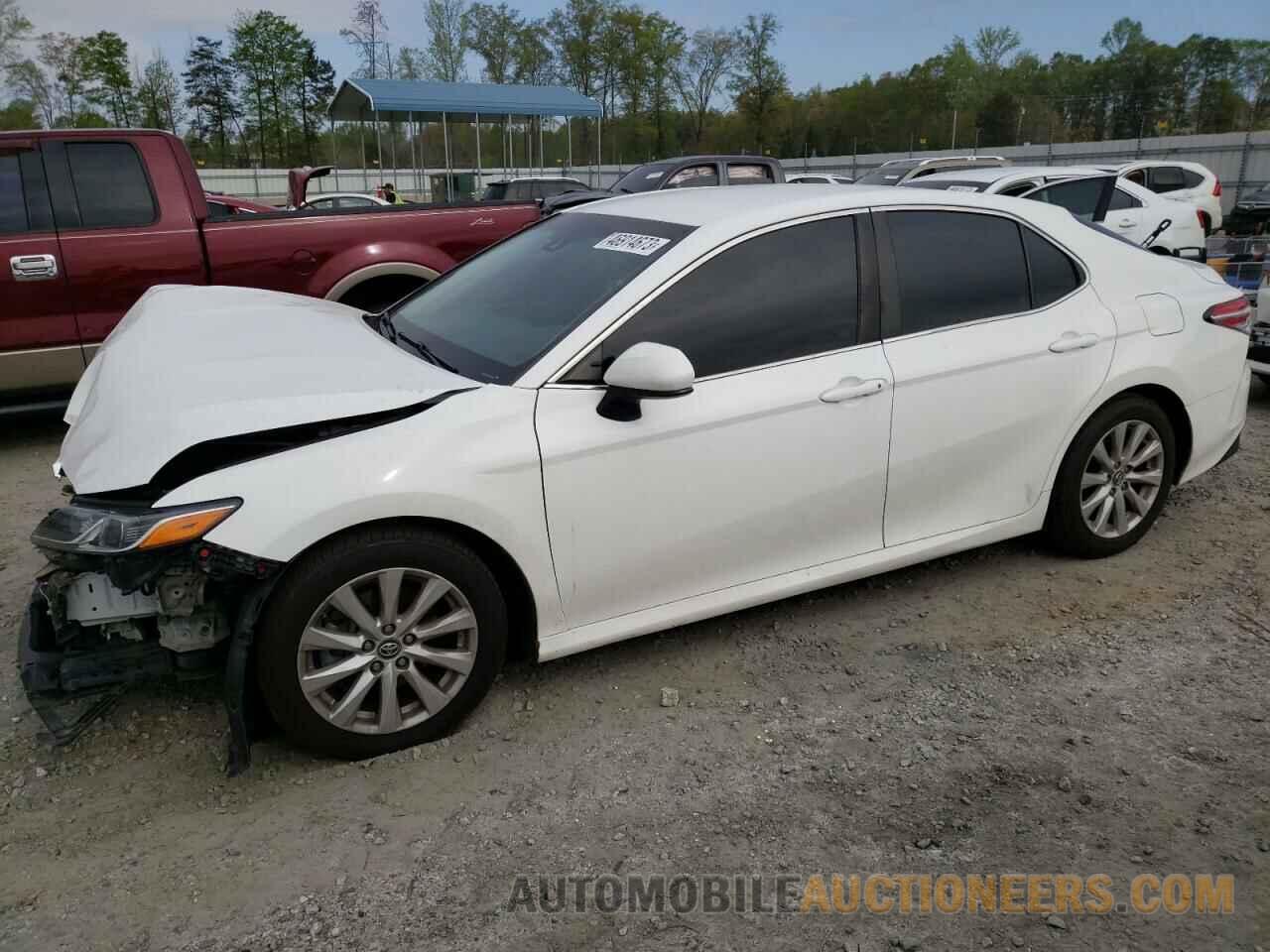 4T1B11HK2JU581945 TOYOTA CAMRY 2018