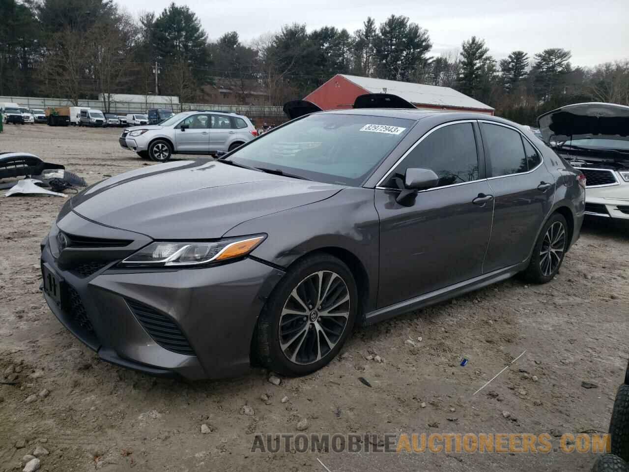 4T1B11HK2JU583243 TOYOTA CAMRY 2018