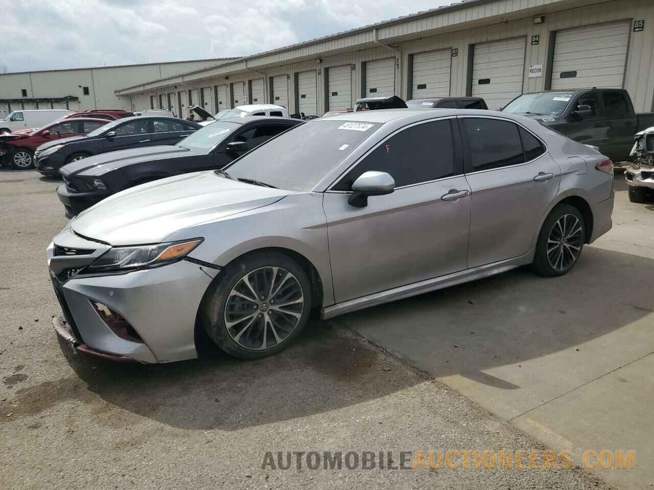 4T1B11HK2JU583484 TOYOTA CAMRY 2018