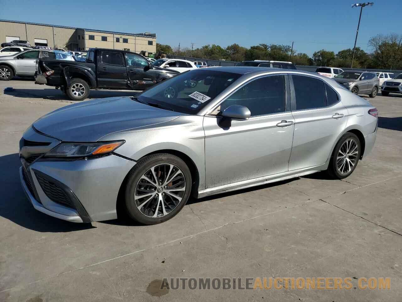 4T1B11HK2JU585283 TOYOTA CAMRY 2018