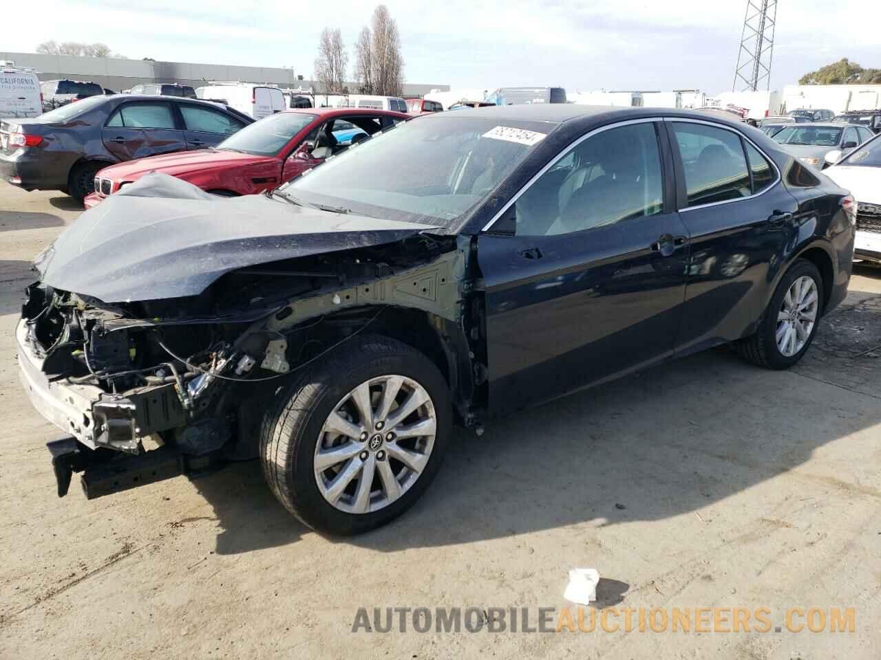 4T1B11HK2JU585851 TOYOTA CAMRY 2018