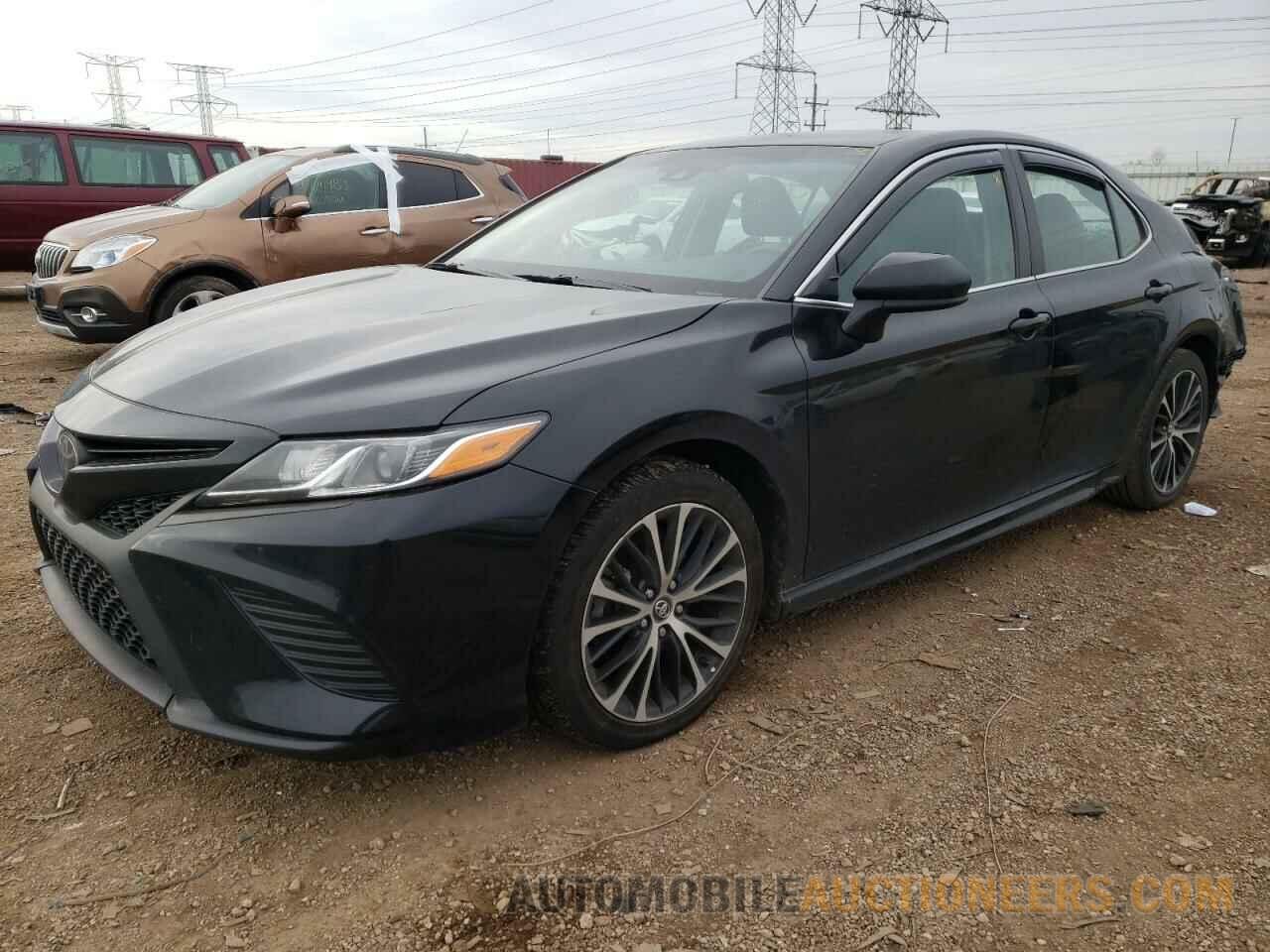 4T1B11HK2JU586210 TOYOTA CAMRY 2018