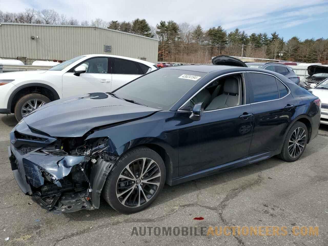 4T1B11HK2JU587048 TOYOTA CAMRY 2018