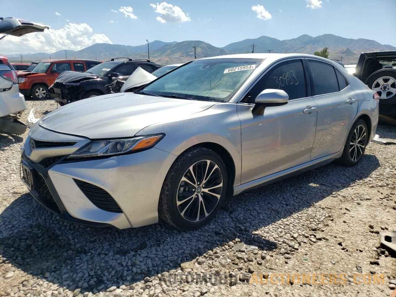 4T1B11HK2JU588037 TOYOTA CAMRY 2018